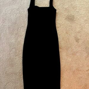 Classic LBD with front slit. Lulu’s size small.